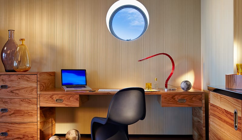 BOHEMIA SUITES - SKY SUITE DESK